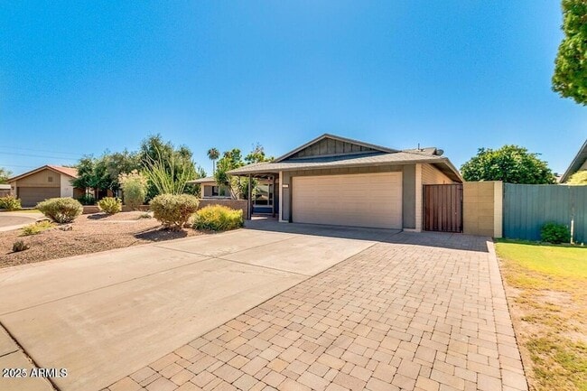 Photo - 831 E Stephens Dr