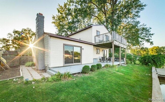 Photo - 1253 Bamford St