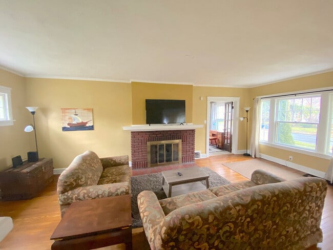 Photo - 1611 Maple Rd Unit ID1057692P