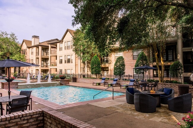 Fire Pit and Outdoor Lounge - Greenbriar Park