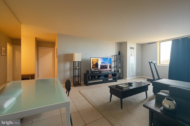 Photo - 5500 Holmes Run Pkwy Unit 918