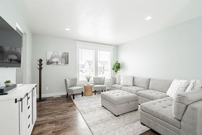 Building Photo - 1654 Angela St Unit ID1250645P