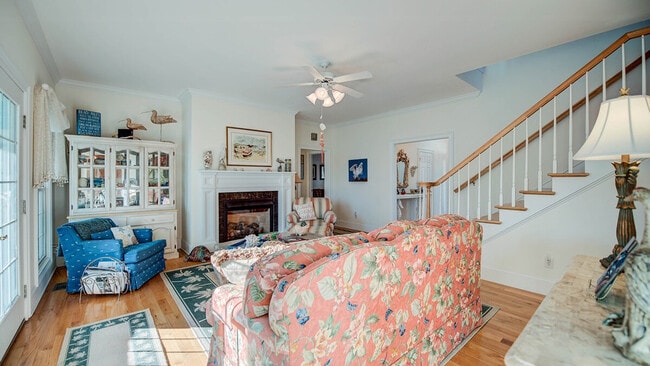 Building Photo - 203 Whiting Ln Unit SI ID1253378P