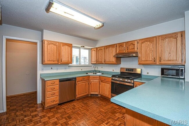 Photo - 925 Moreland Ave