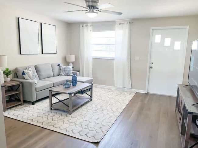 Building Photo - 38548 Naomi Ave Unit ID1234476P