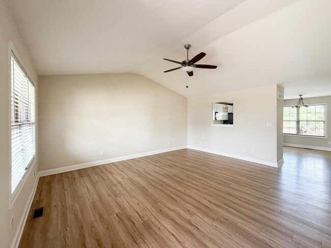 Photo - 1140 Orchard Dr