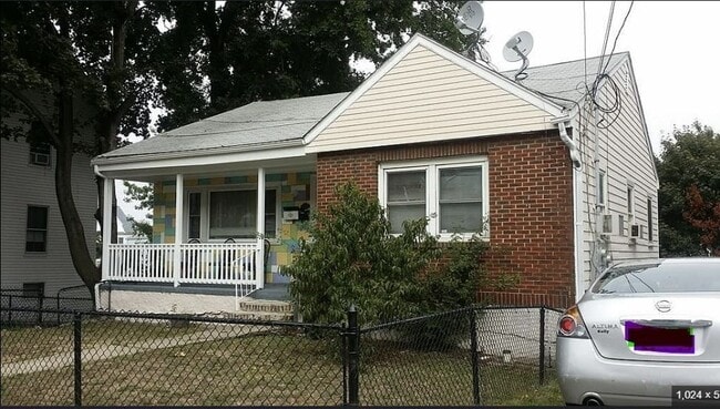 Building Photo - 530 Beach St Unit 1