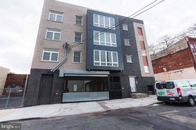 Photo - 1228-32 W College Ave Unit 5