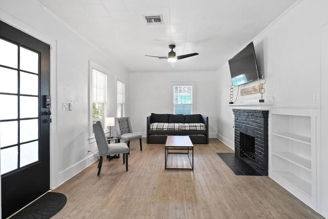 Building Photo - 1829 Hollenbeck Dr Unit ID1094306P