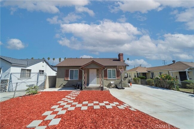 Building Photo - 204 Elm St