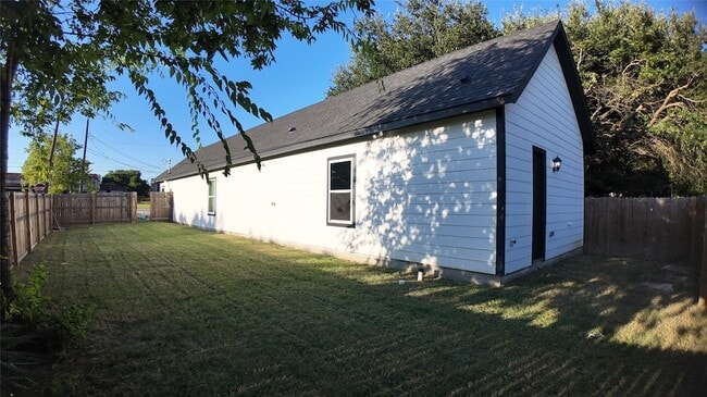 Photo - 4709 Lee St
