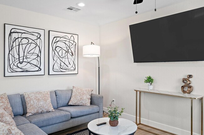 Photo - 1801 E Raymond St Unit ID1244347P