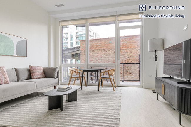 Building Photo - 812 W Adams St Unit FL4-ID1252