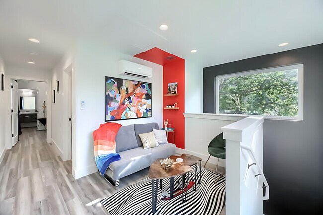 Photo - 1503 E 3rd St Unit ID1026400P