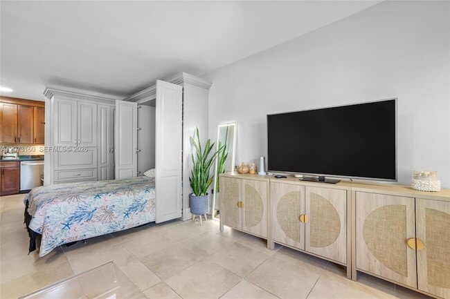 Photo - 2445 Lake Pancoast Dr Unit 4