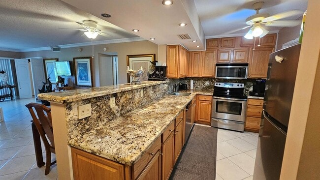 Building Photo - 2800 N Palm Aire Dr Unit 104