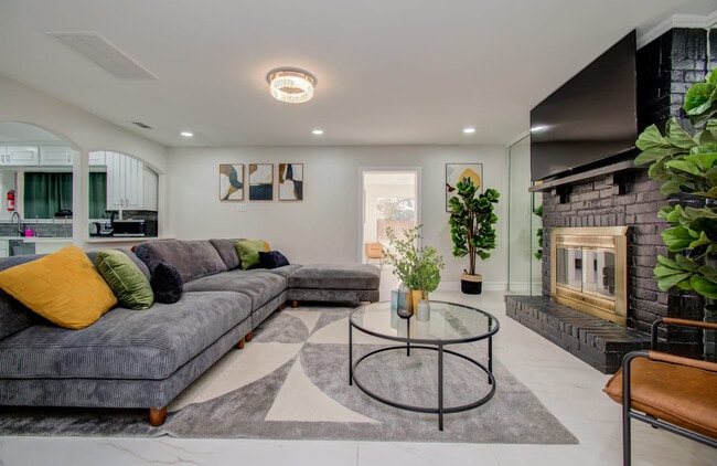 Building Photo - 8623 Parasol Ln Unit ID1022079P