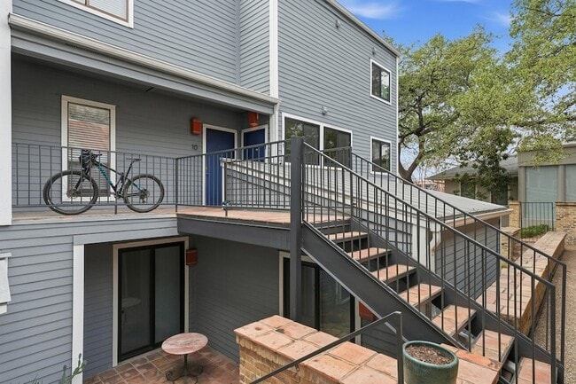 Building Photo - 606 W Lynn St Unit 10