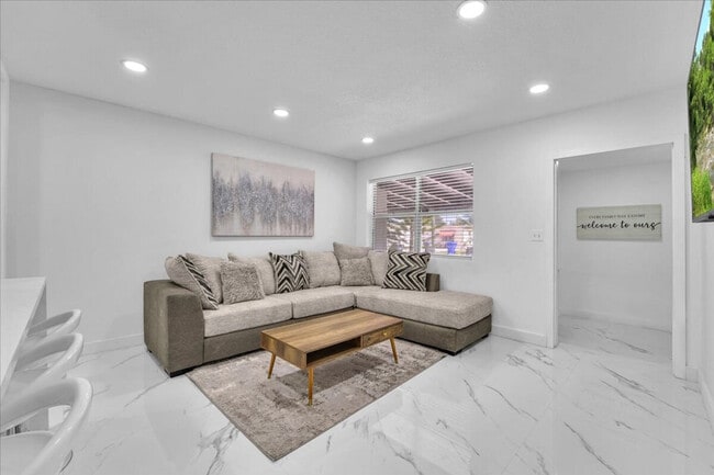 Building Photo - 1208 N 25th Ave Unit ID1342012P