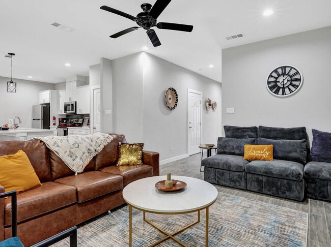 Photo - 721 Perry Ave Unit ID1324866P