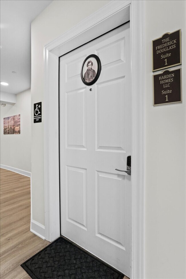 Photo - 34 W Franklin St