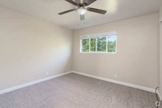 1BR, 1BA - 600SF - Parklane Apartments