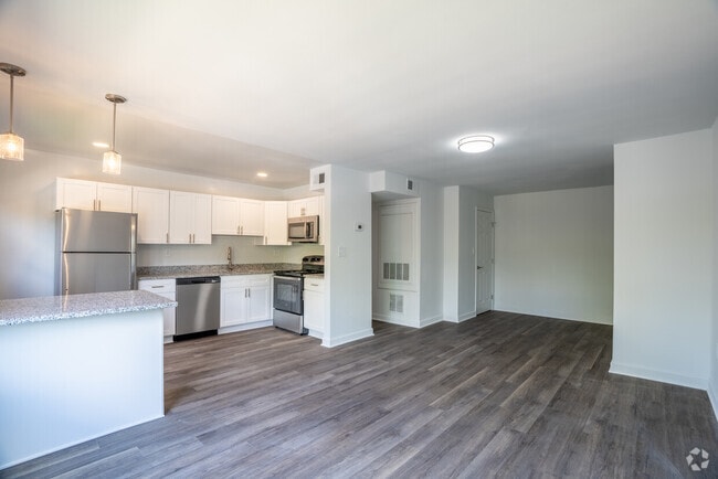 Photo - Colonial Village