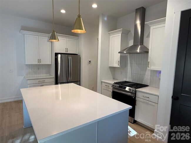 Photo - 612 Ambassador St