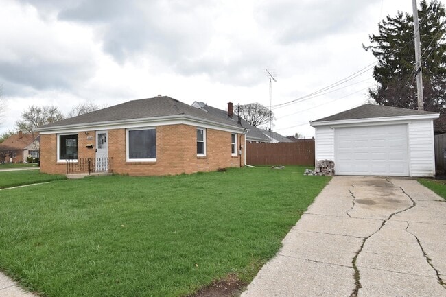 Building Photo - 3115 Lasalle St
