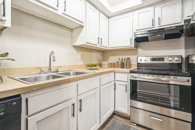 Building Photo - Chandler Commons Apartments