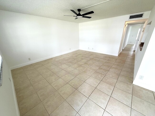 Photo - 586 Normandy Ln Unit 586