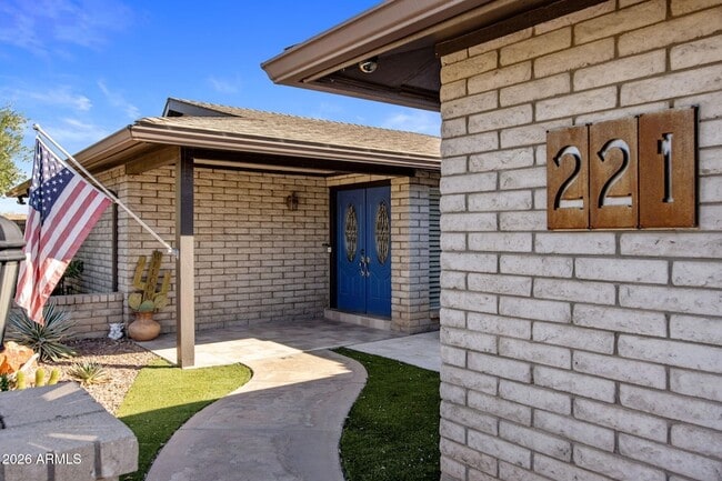 Photo - 221 W Sweetwater Ave