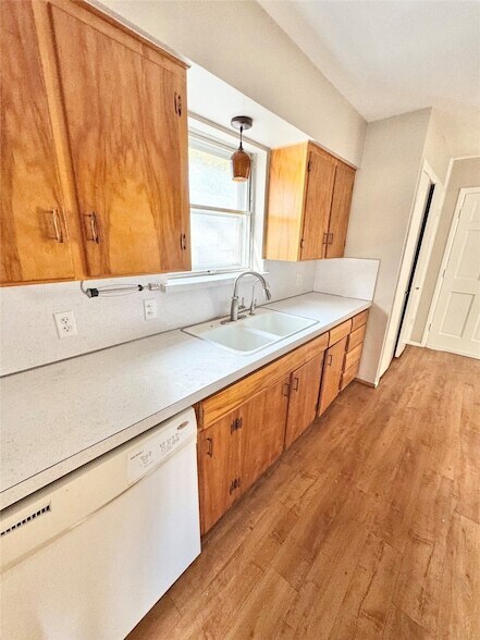 Photo - 2261 Springhill Dr