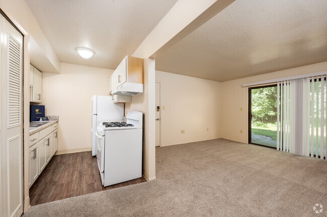 1BR, 1BA - 553SF - Kitchen/Living Room - West Wind Apartments