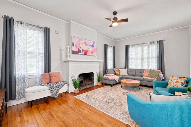 Building Photo - 949 SW 13th St Unit SI ID1611303P