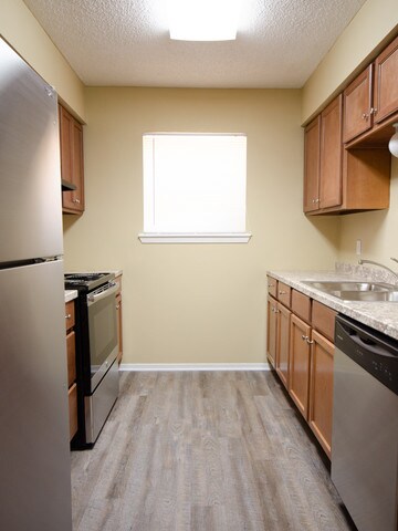 All new appliances, sinks, counter-tops, & more! - Parkside Apartments of Texarkana