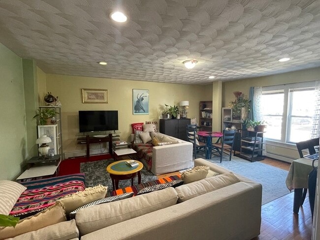 Building Photo - 42 Litchfield St Unit 1