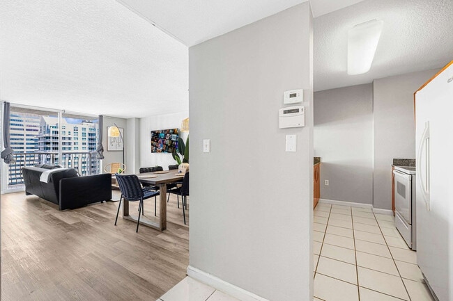 Photo - 1 SE 12th St Unit FL30-ID1022225P