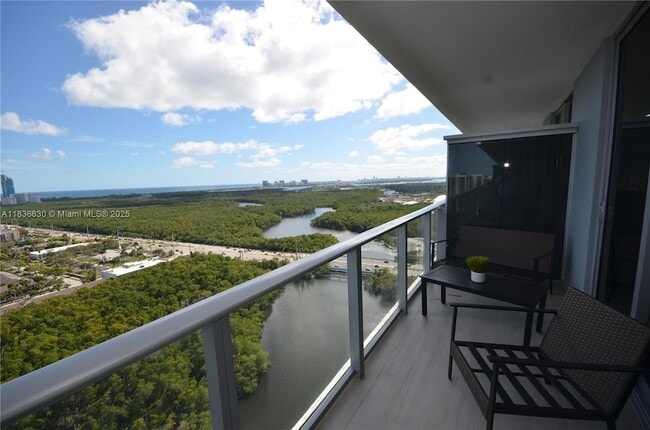 Building Photo - 16385 Biscayne Blvd Unit 2820