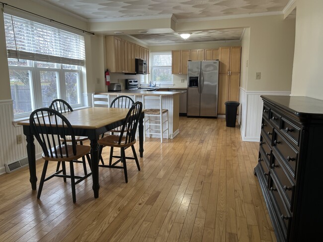 Dining table in Kitchen - Large Affordable 3-Bed 3-Bath with Yard