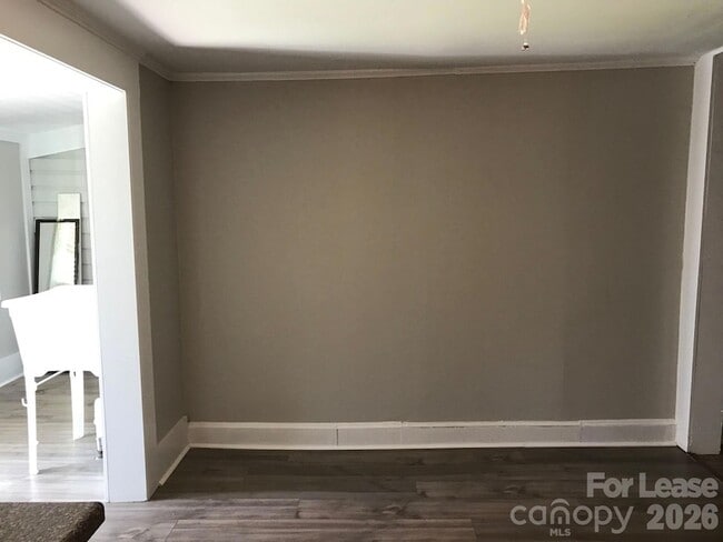 Photo - 213 W King St