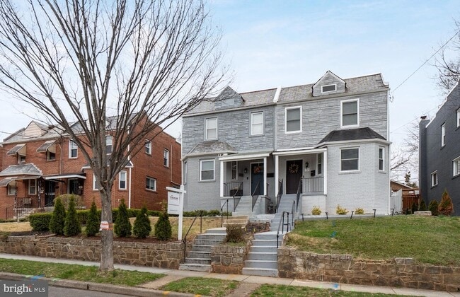 Photo - 50 53rd St SE