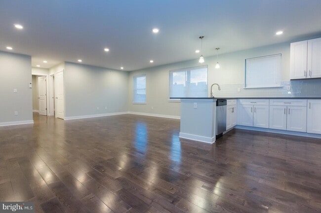 Photo - 1228-32 W College Ave Unit 5