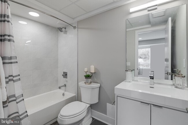 Photo - 1952 Bryn Mawr Ave Unit 1B