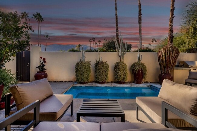 Building Photo - 1173 E Alejo Rd