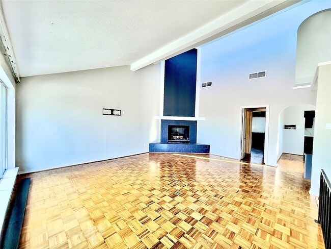 Building Photo - 3119 Lakeside Dr