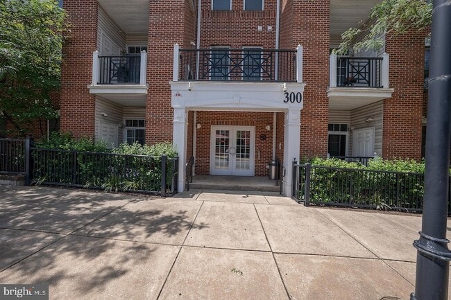 Photo - 300 W Elm St Unit 2410