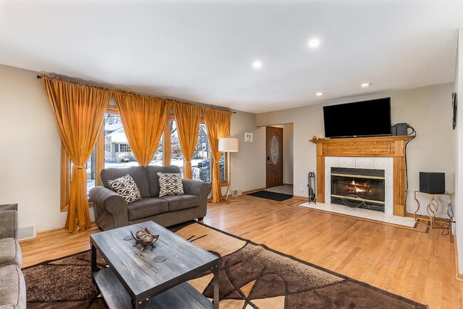 Photo - 330 N Maple St Unit ID1285048P