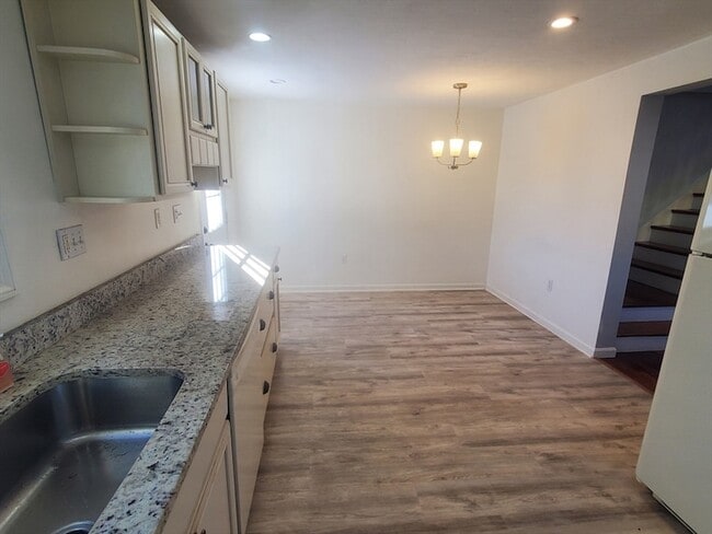 Photo - 112 Front St