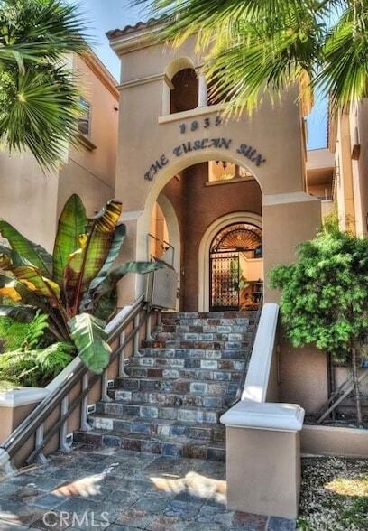 Building Photo - 1835 S Barrington Ave Unit 202